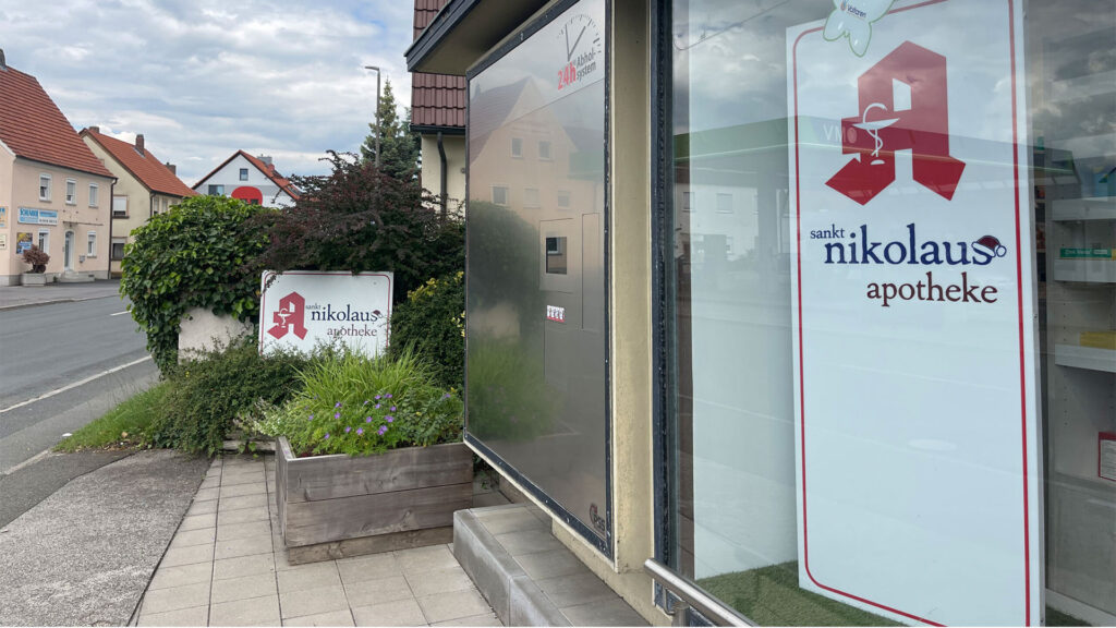 Sankt Nikolaus Apotheke-Schaufenster